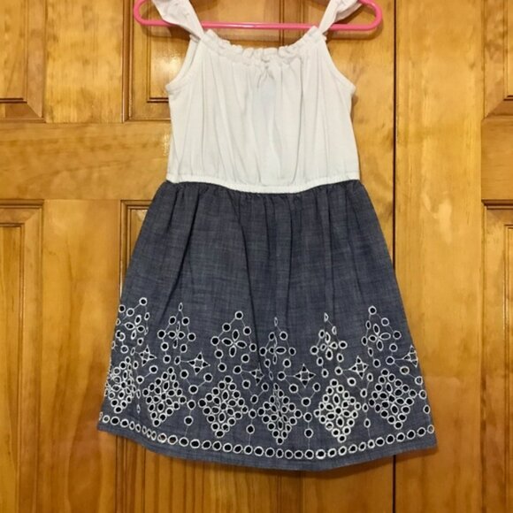 Toddler Baby Gap White & Denim Blue Eyelet Dress 4 / 5 XS Tank Top Straps Roun - Picture 4 of 7